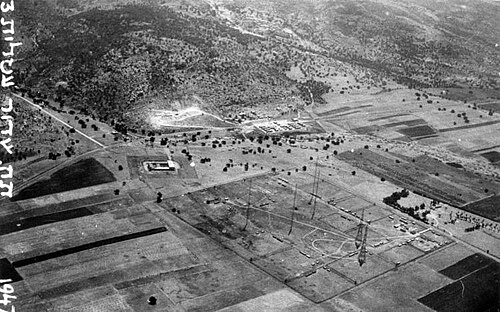 أتليت. معسكر احتجاز المهاجرين خلف محطة البث، 1947