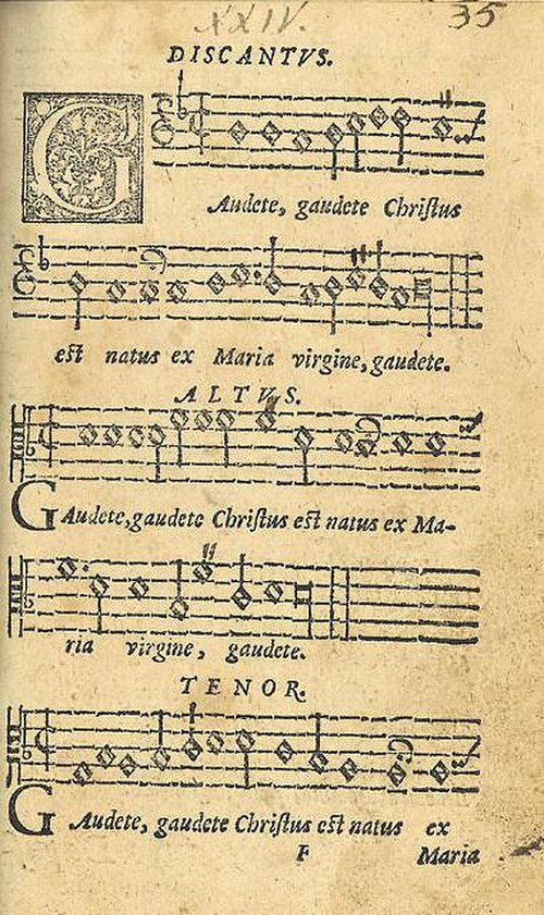 الصفحة الأولى من كتاب "Gaudete" (اللاتينية التي تعني "ابتهجوا")، وهي ترنيمة عيد ميلاد مقدسة نُشرت في كتاب "Piae Cantiones" (1582). احتوى هذا الكتاب على معظم الأغاني الدينية، بعضها كان مزيجًا من اللاتينية والسويدية.