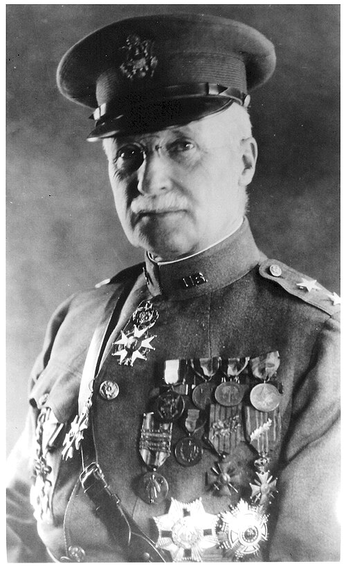 اللواء إدوارد مان لويس 1924