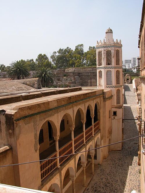 منظر لمئذنة القلعة.