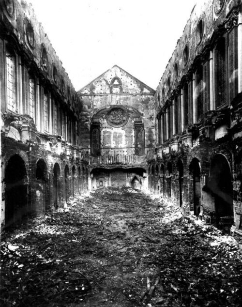 آثار قصف وحريق 4 أغسطس 1943