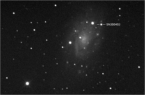 المستعر الأعظم SN2004DJ في المجرة الحلزونية NGC 2403
