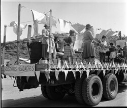 "صداع ربات البيوت" في مهرجان بانغتايل، 1963