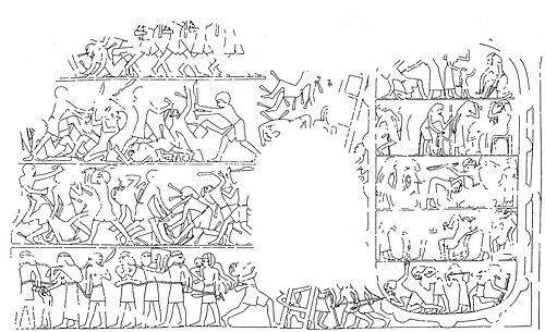 رسم تخطيطي يُعيد إنتاج مشهد من مقبرة. يحتوي المشهد على ثقب في المنتصف، وقد تضرر الجزء العلوي منه ولم يتبق منه شيء. الصورة مقسمة أفقيًا إلى أربعة أجزاء متساوية، يحتوي كل منها على أشخاص يتقاتلون. في المنتصف، يظهر سلم يرتفع عبر الأجزاء الأفقية الأربعة، وهو محجوب جزئيًا بالجزء المفقود. على اليمين، يوجد سور على شكل لوح يتسع لعدد أكبر من الأشخاص، وهذه المساحة مقسمة أفقيًا إلى خمسة أقسام. يُفسر شكل اللوح على أنه سور مدينة، ويصور المشهد حصارًا.