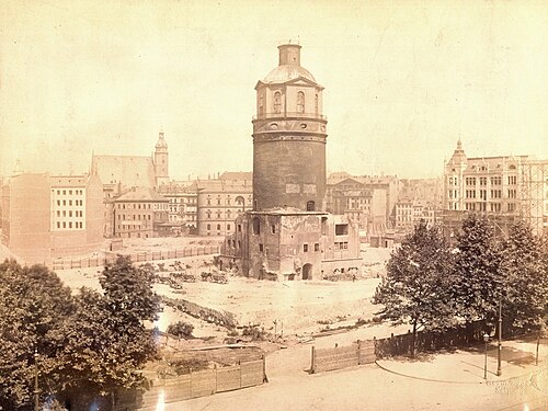 البرج أثناء هدمه عام 1899