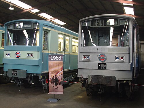 على اليسار MF 67D، وعلى اليمين زيبولون في متحف RATP