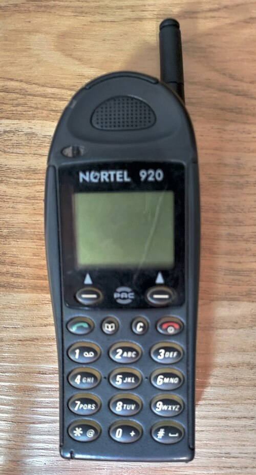 جهاز Nortel Mobile Set، الذي استخدمته شركة Nepal Telecom أثناء بدء تشغيل نظام GSM في نيبال.