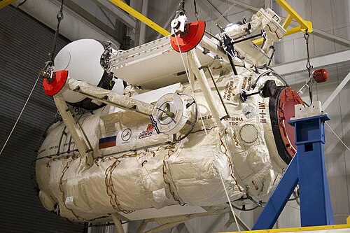 MRM 1 في مرفق معالجة محطة الفضاء (SSPF) في مركز كينيدي للفضاء.