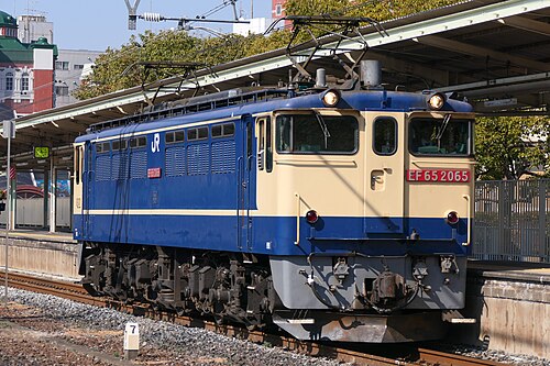 قاطرة كهربائية من طراز EF65-2000 تعمل بالتيار المستمر في فبراير 2021