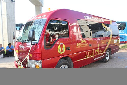 يتم تشغيل خدمة DAMRI المكوكية تحت شركة JA Connexion، مطار سوكارنو هاتا الدولي