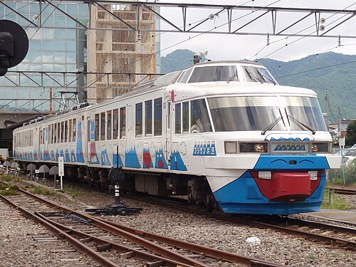 A 2000 series Fujisan Limited Express EMU in August 2009