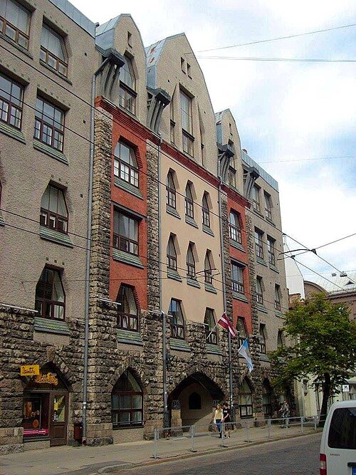 مبنى في شارع تيرباتاس 15/17، ريغا (المهندس المعماري: K. Pēkšēns، E. Laube)