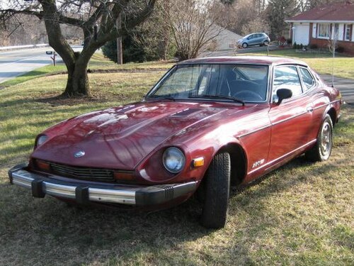 داتسون 280Z موديل 1978، 2+2، لون أحمر خمري معدني (رمز اللون 611).