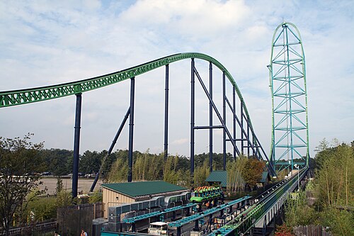 كانت لعبة Kingda Ka في مدينة الملاهي Six Flags Great Adventure أطول أفعوانية في العالم، وكانت ثاني أفعوانية متعددة الطبقات في العالم بعد لعبة Top Thrill Dragster.