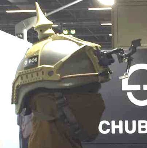 خوذة شوبرث القتالية مع شعار "تاكبيكل" في معرض IWA OutdoorClassics