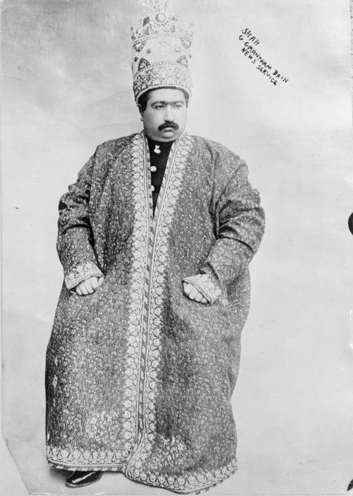 محمد علي شاه قاجار يرتدي تاج كياني، 1907