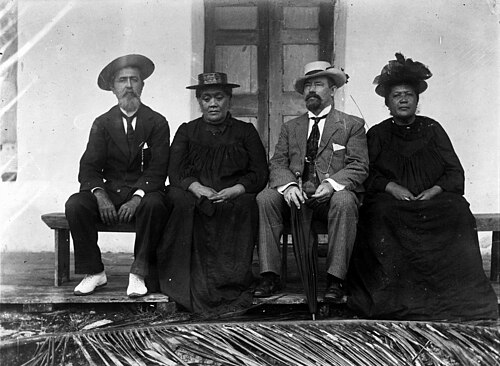 با ماريتو أريكي، ميكا تاكاو أريكي، تشارلز إتش ميلز، تنومانا ميريانا أريكي (1903)
