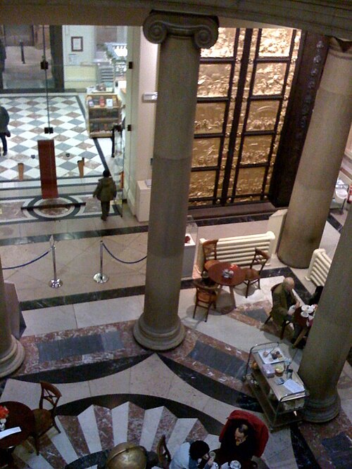 The entrance and rotunda from the first floor