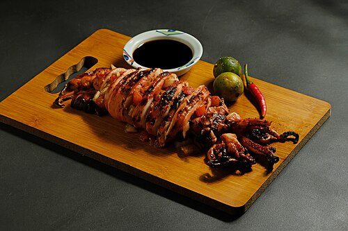 Inihaw na pusit (حبار)