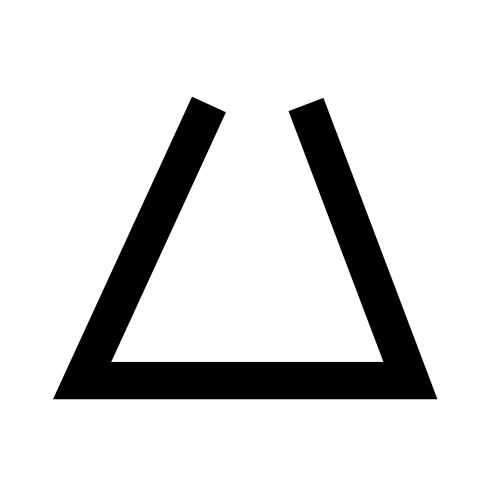 مثلث مجوف به فجوة في الأعلى