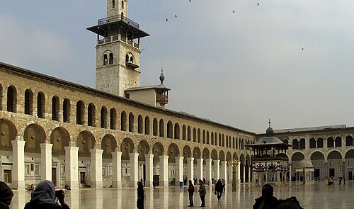 فناء الجامع الكبير بدمشق