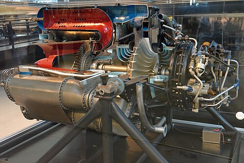 شفرات مروحة الهواء الثانوية من طراز General Electric J31 مدمجة مع قرص التوربين لتبريد القرص.