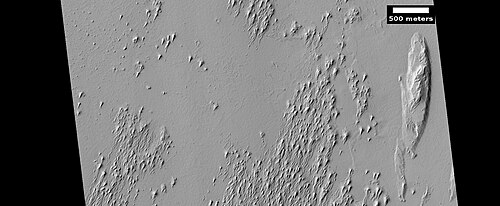ياردانج بأحجام مختلفة، كما رصدتها كاميرا HiRISE ضمن برنامج HiWish.