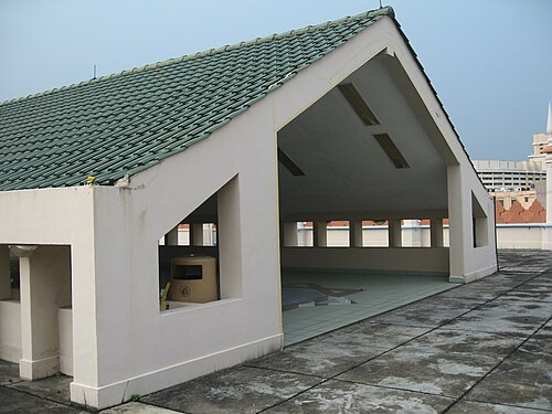جناح على سطح المبنى الملحق.