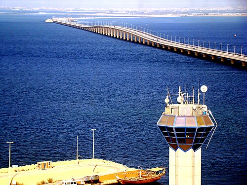 الجسر المؤدي إلى البحرين.