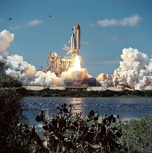 إطلاق مكوك الفضاء أتلانتس من منصة الإطلاق 39B في مهمة STS-66 (1994)