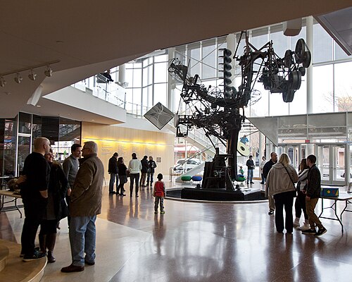 تينغلي، الفوضى 1، 1971-1972؛ مكونات معدنية خردة