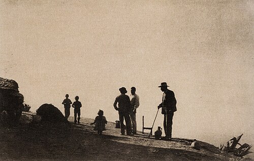 مجموعة على طريق تل - غرناطة، تصوير ج. كريج أنان. عمل الكاميرا رقم 45، 1914