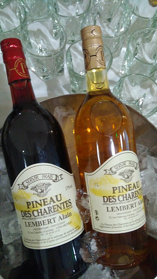Pineau des Charentes باللون الأحمر و Pineau des Charentes باللون الأبيض على www.pineaucognac.com