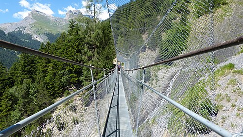 المتنزهون على bisse de Savièse