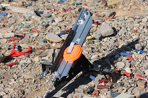 قاذفة طينية بسيطة بذراع متأرجحة، أو مصيدة