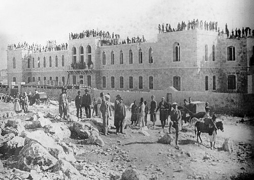 وضع حجر الأساس لمستشفى شعاري تسيديك الأصلي، 1901.