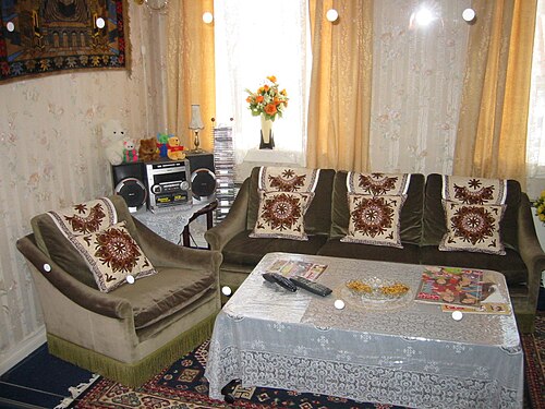 منزل باكستاني يعود تاريخه إلى عام 2002 في مبنى سكني يعود تاريخه إلى عام 1865.