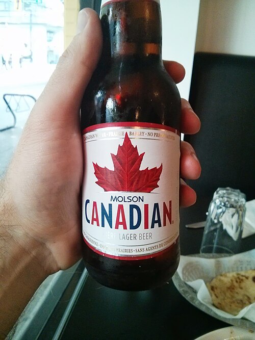 Bierflasche der Marke "Molson Canadian"، أغسطس 2013