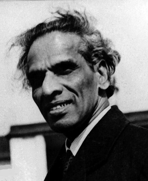 أسس في كي كريشنا مينون في عام 1928 رابطة الهند في لندن وطالب بالاستقلال التام عن الحكم البريطاني.