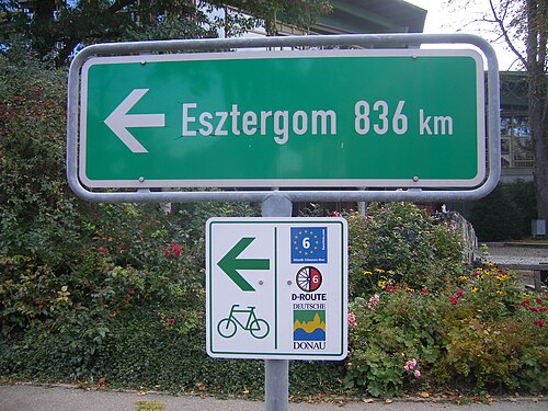 علامة الطريق في Ehingen، ألمانيا.