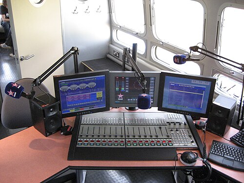 خلاط الصوت Vadis DC II من Klotz Digital للاستخدام في بث خارجي لإذاعة Virgin Radio في مهرجان V 2007