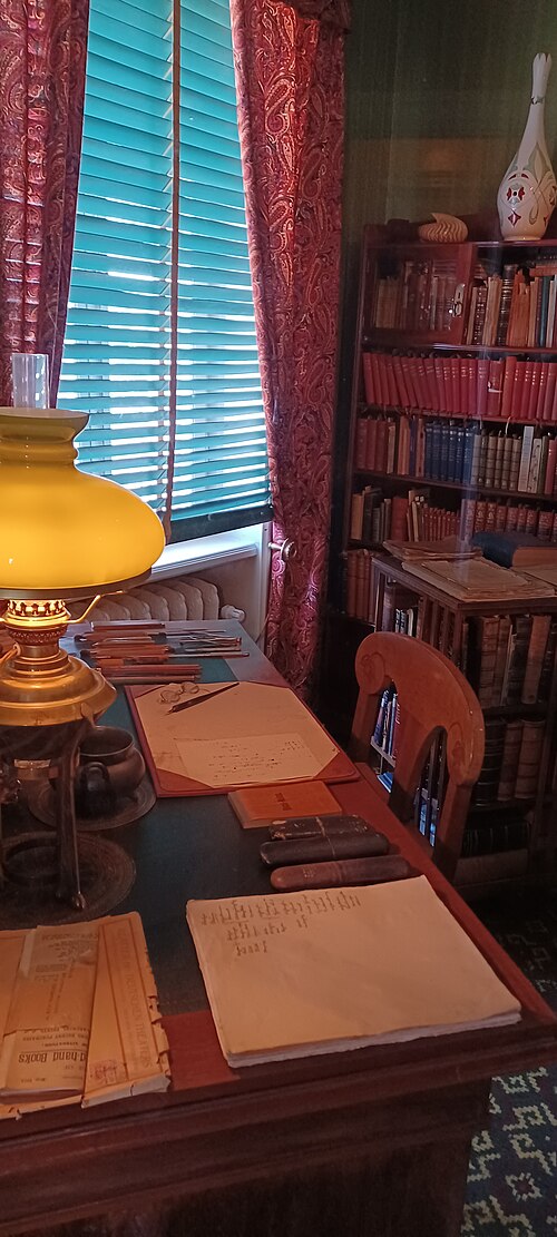 مكتب ستريندبرغ مع الأشياء التي كانت عليه عند وفاته