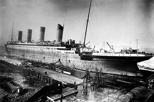 تجهيز السفينة، 1911-1912: السفينة في حوض بناء السفن