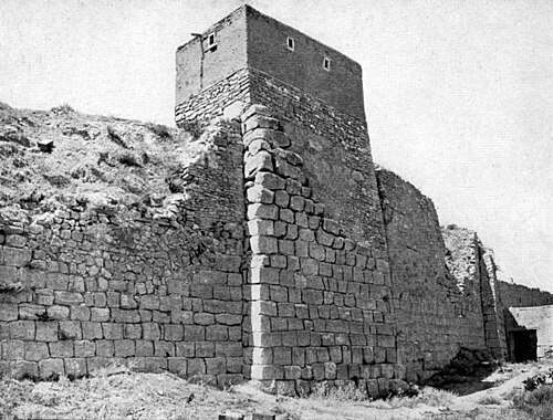 أسوار القلعة (الجمعية الأثرية الروسية، 1916)