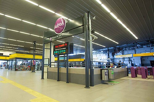 مدخل محطة Plaza de los Virreyes في محطة Intendente Saguier في Premetro.