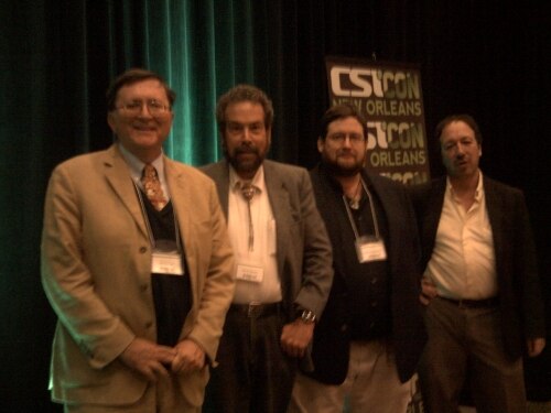 جلسة نقاش حول نظريات المؤامرة في مؤتمر CSICon 1: تيد غورتزل، ديف توماس، بوب بلاسكيويتش، وسكوت ليليينفيلد