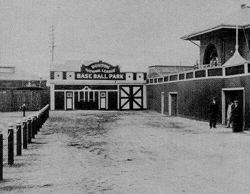 المدخل، حوالي عام 1900