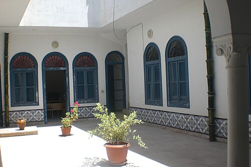 فناء المدرسة