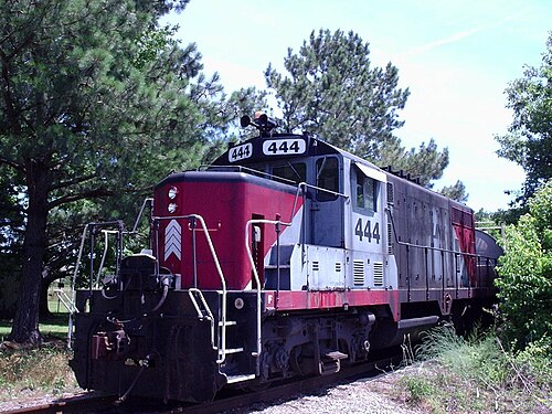 استُخدمت القاطرة رقم 444 من طراز GP16، التابعة لشركة Rail Link Inc.، في عمليات المناورة على طول خط سكة حديد الكومنولث في سوفولك، بولاية فرجينيا. وقد نُقلت ملكيتها لاحقًا إلى شركة First Coast Railroad، وهي شركة أخرى تابعة لشركة G&W، في فيرناندينا بيتش، بولاية فلوريدا.