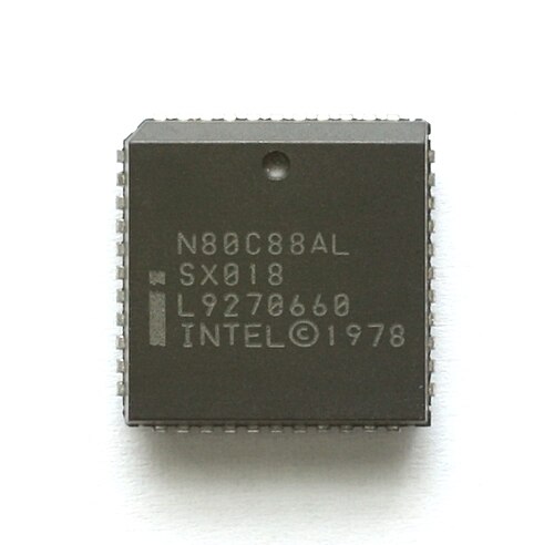 معالج Intel 80C88 في حزمة PLCC44